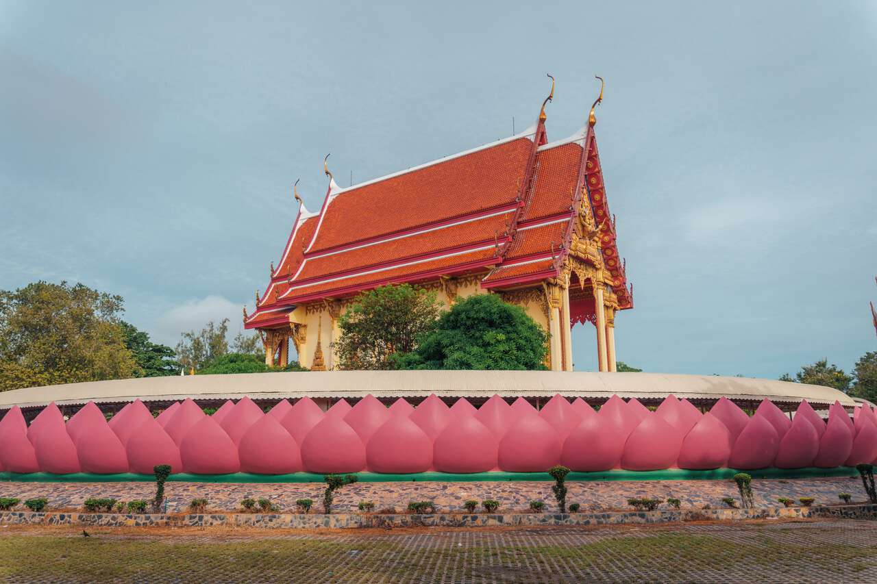 Start your cultural journey with Ang Thong’s vibrant glow